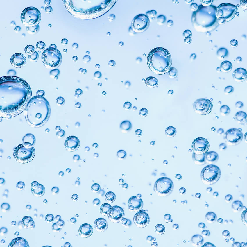 Mineralwassertropfen mit Kohlensäure Tropfen